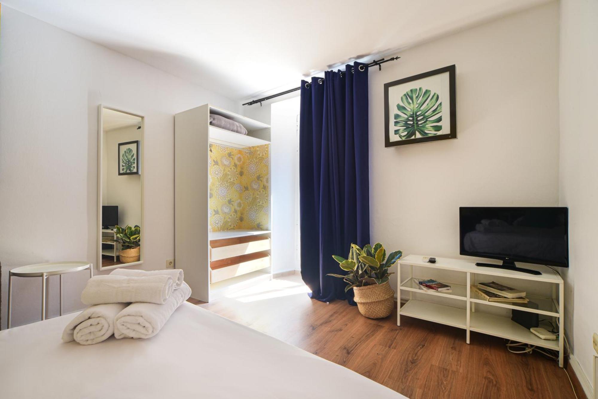 El Prado Historic Center Apartment Madrid Exterior photo